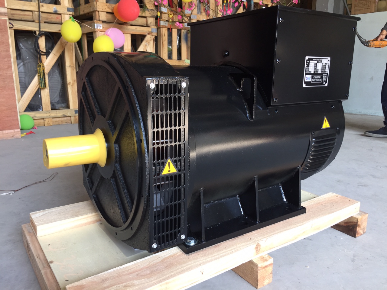 Củ phát điện đầu nổ