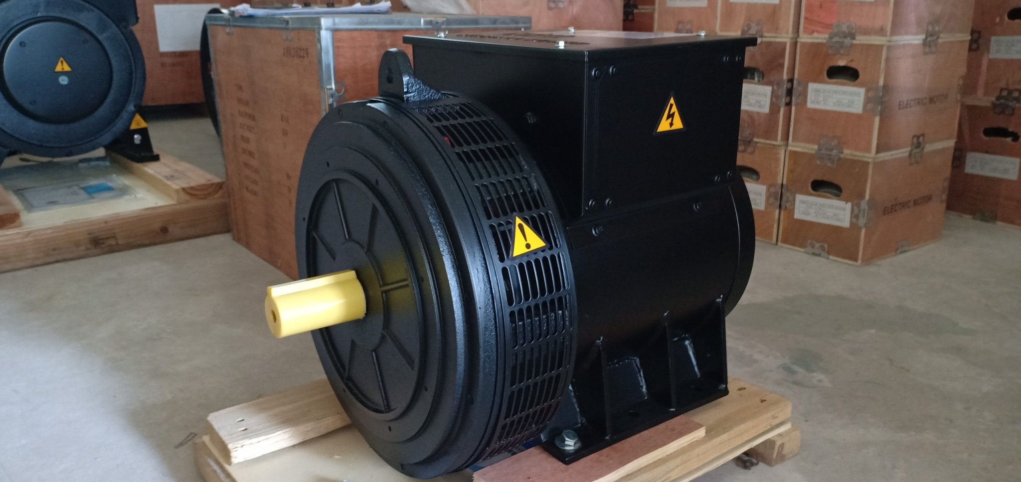 Đầu phát điện không chổi than 16KVA-Chuyên lắp ráp tàu biển