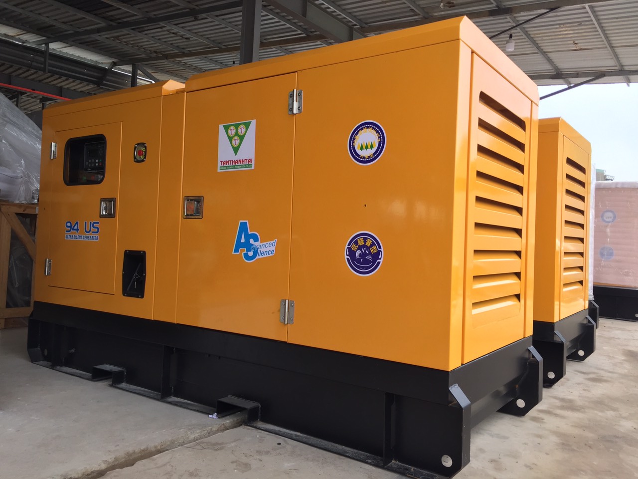 Máy phát điện mới Cummins 94KVA