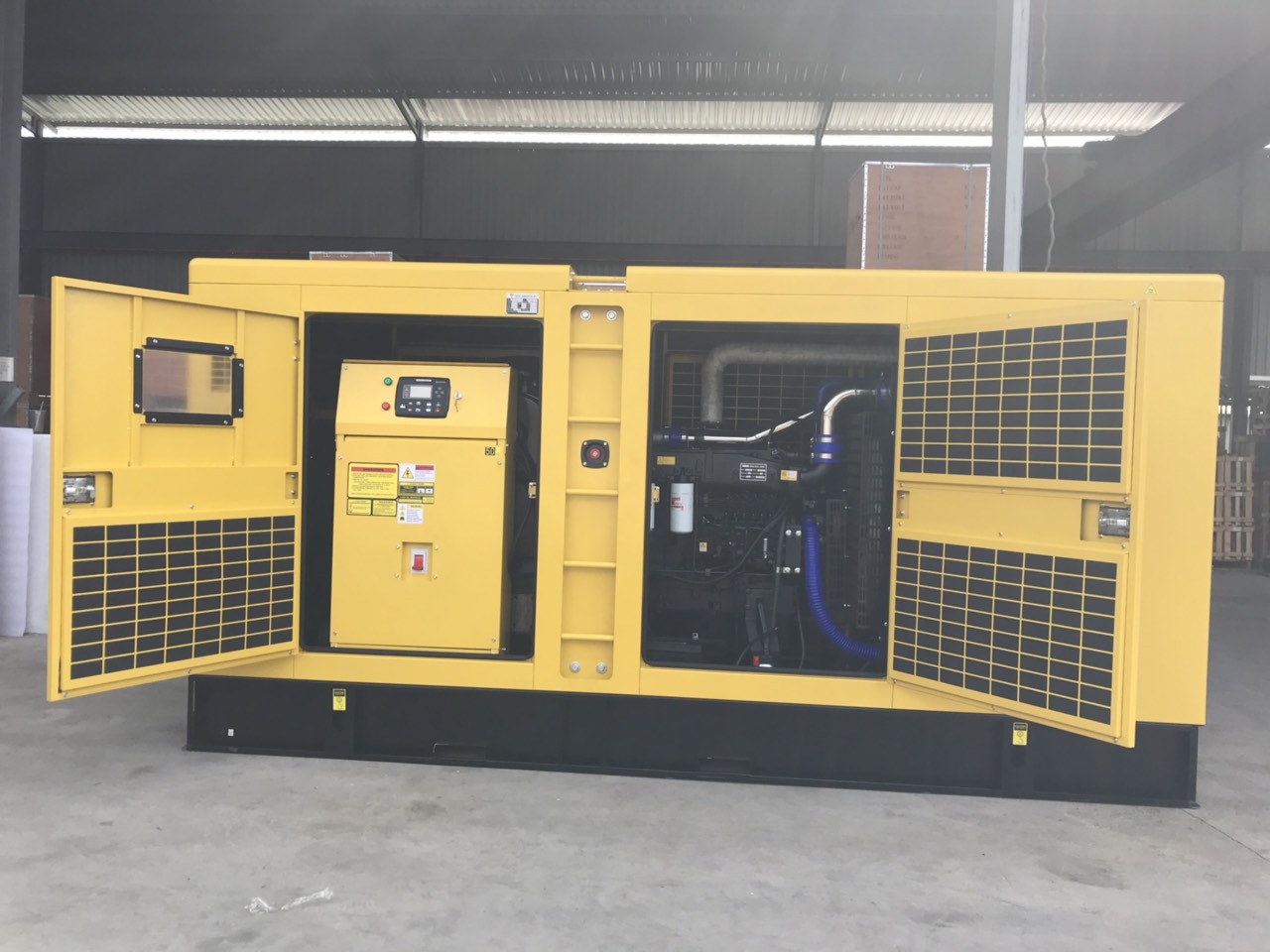 Máy phát điện siêu cách âm - Chống ồn cho văn phòng, nhà hàng, khách sạn